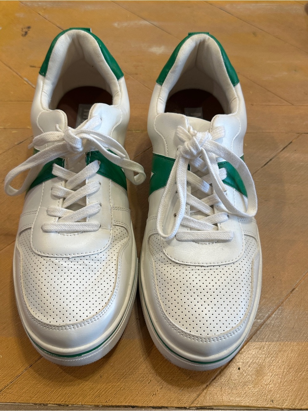Classic MIA white and green retro-inspired sneakers in a women’s size 11